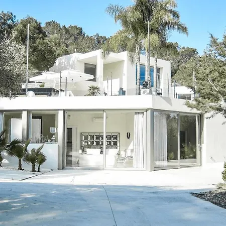 Villa Blue Rose