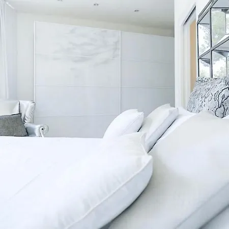 Villa Blue Rose